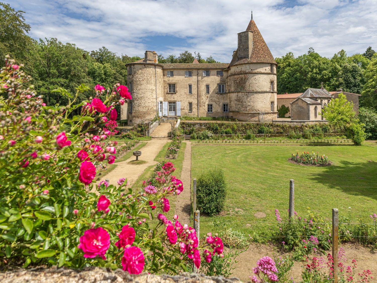 Château des Martinanches & côté jardin by @NataFranceAuvergne-9509 (59)
